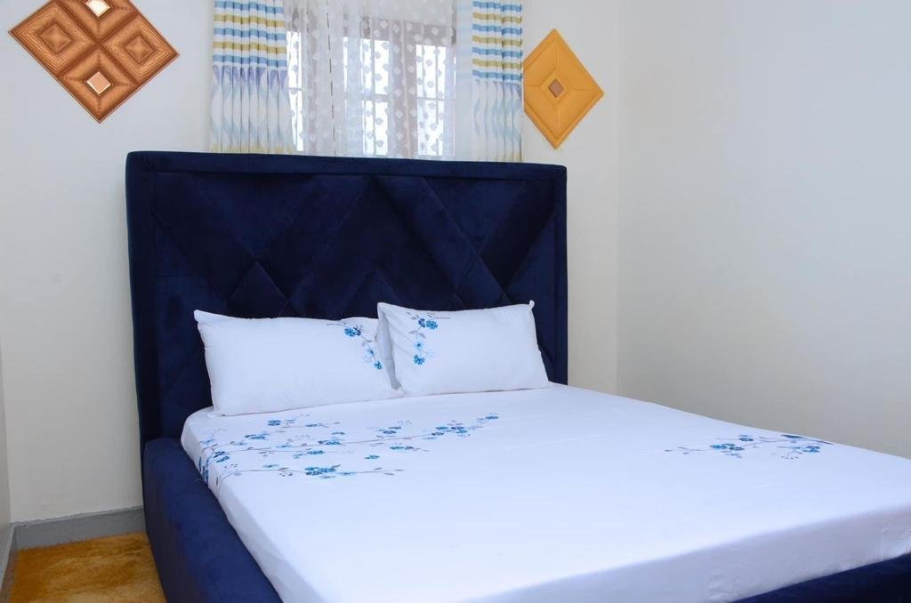 A picture of 3 beds 2 bath House
