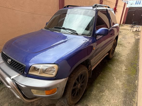 A picture of Pending Toyota Rav 4