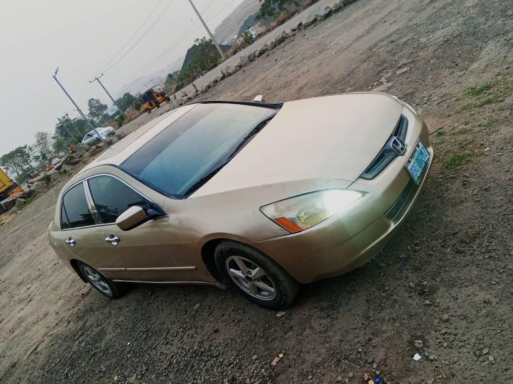 A picture of 2005 Honda accord