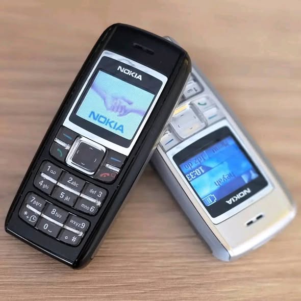 A picture of NOKIA 1600 GLASS BUTTON PHONE WITH AN ORIGINAL NOKIA HANDSHAKE