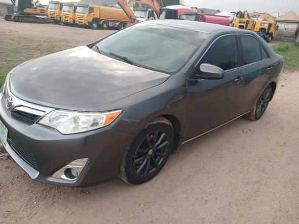 A picture of 2013 model Toyota Camry 08033201608