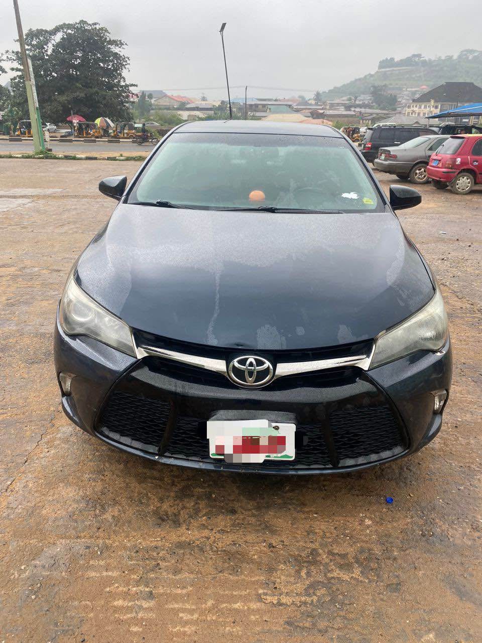 A picture of toyota camry sport se 2015