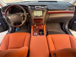 A picture of Lexus LS 460