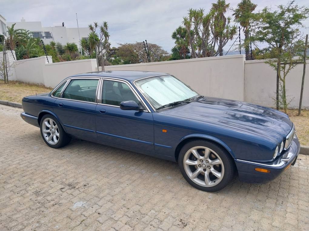 v8 cars