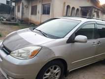 A picture of 2005 Toyota Sienna 05