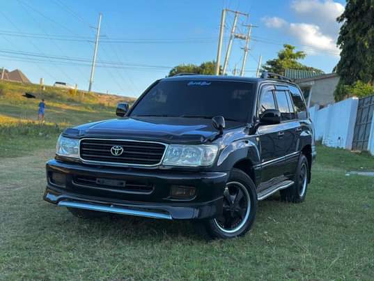 A picture of Land Cruiser Vx v8 33mil tuu Engine 2uz Auto Price