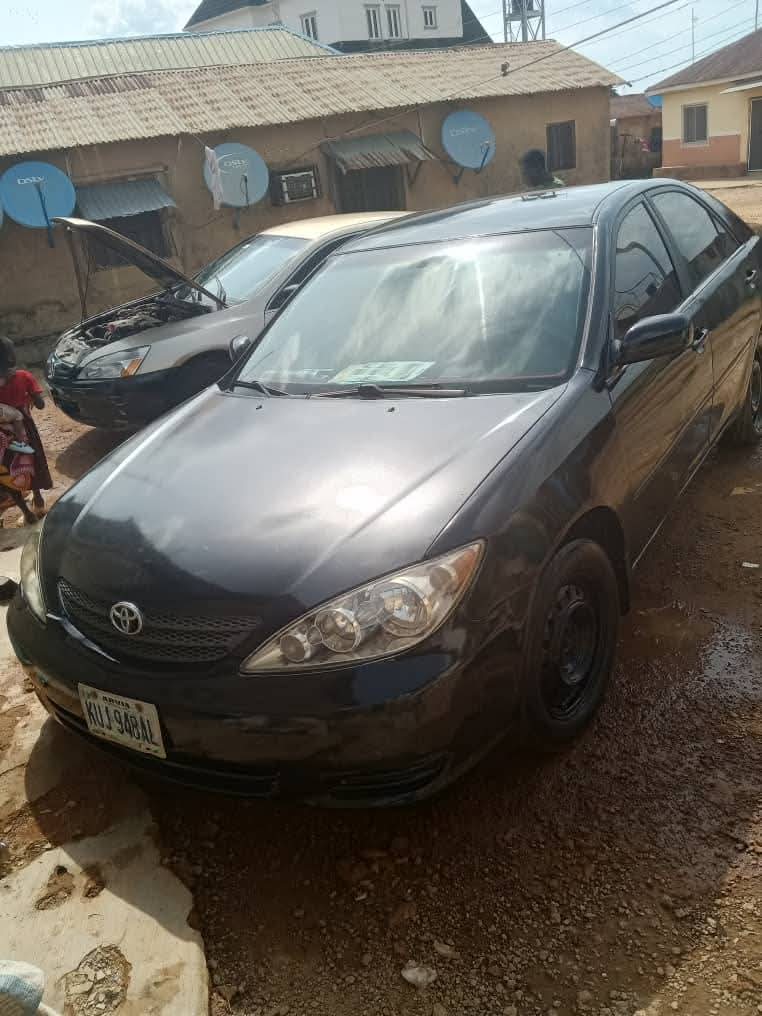 A picture of 2004 Toyota Camry. Big for nothing camry