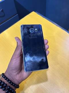 A picture of Samsung galaxy note 5 used
