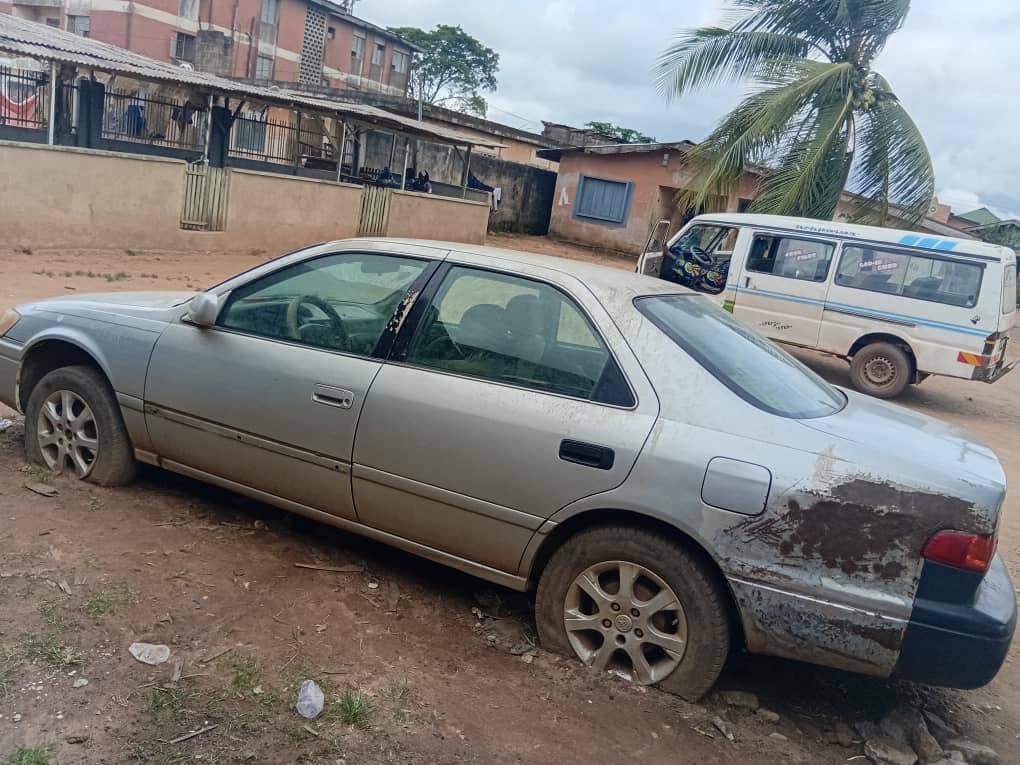 A picture of Toyota Camry droplight pure first body