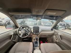 A picture of Toyota RAV4 2005 model Engine Gear and AC perfect 3