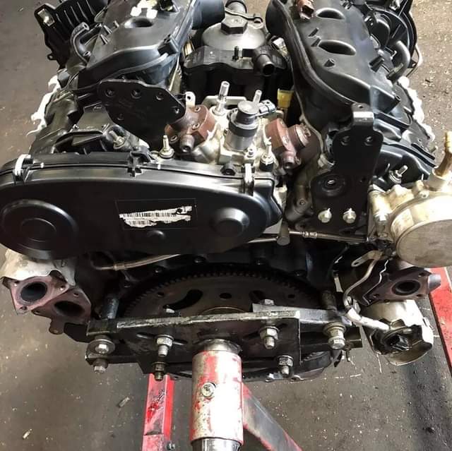 A picture of 2010 Range Rover Sport Engine.