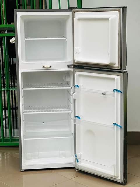 A picture of BOSS FRIDGE 145L Bei 430 000