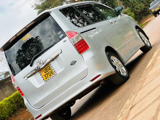 A picture of Noah si 2012 model 2.0vvti 38m neg Call me on