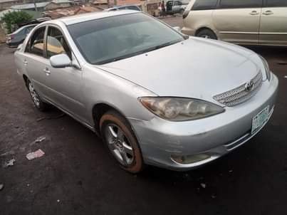 A picture of Toyota Camry 04 Dealers deal 09166853387
