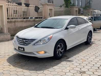 A picture of Distress sales Extremely clean Hyundai sonata 2012 model Belgium grade