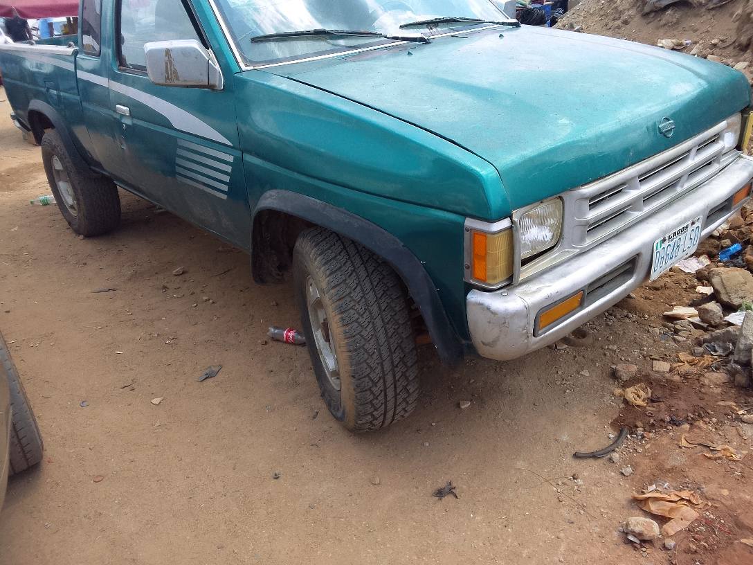 A picture of Nissan pickup