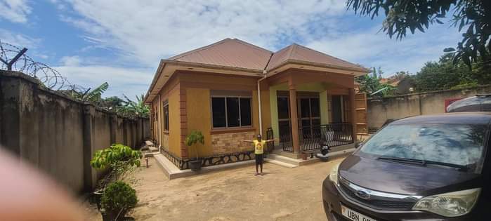 A picture of 3 bed room house on sale
