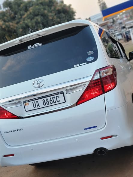 A picture of Toyota alphard 2012