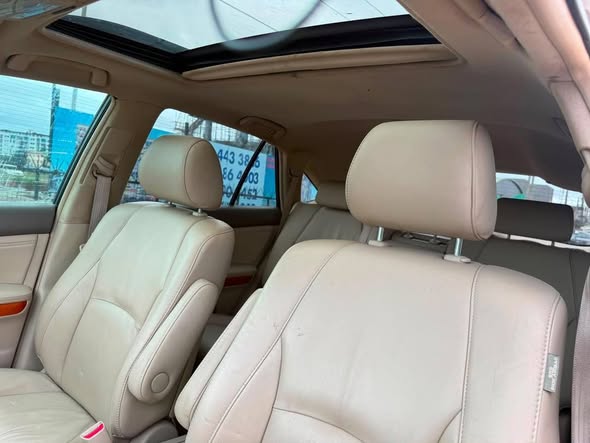 A picture of Lexus rx330 2007 model