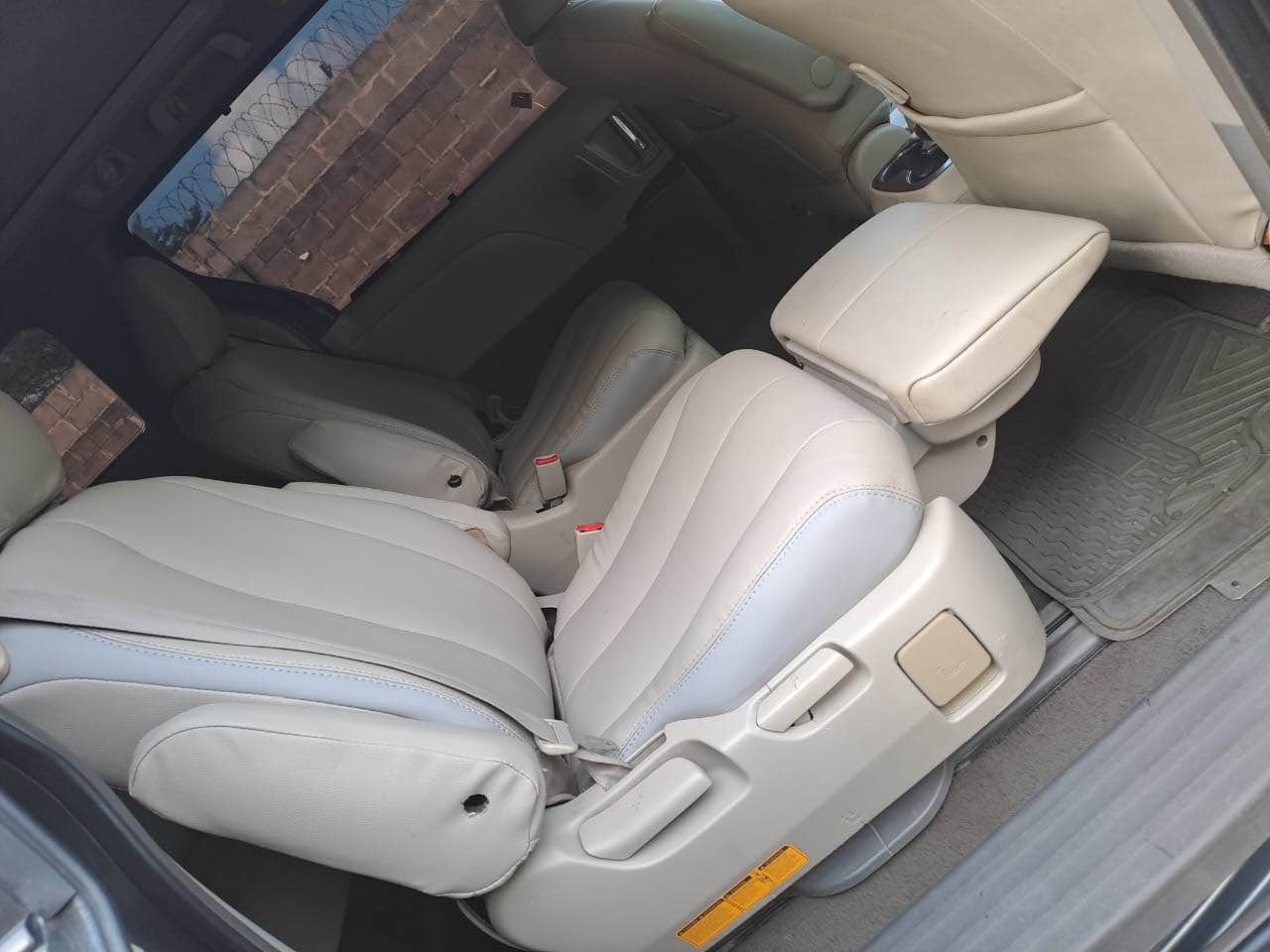 A picture of 2010 11 Toyota sienna