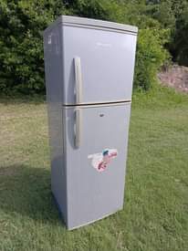 A picture of Mengch fridge double door inagandsha Sana na kupoza vzr bei