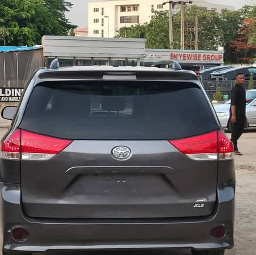 A picture of Less than a year Used 2014 Toyota Sienna Belgium Grade