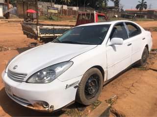 A picture of Reg Lexus Es330 2004 model owner needed money urgently perfectly