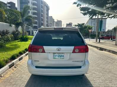 A picture of GOOD DEAL HOT CAR REGISTERD STANDARD TOYOTA SIENNA 2007 MODEL