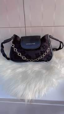 A picture of Handbag