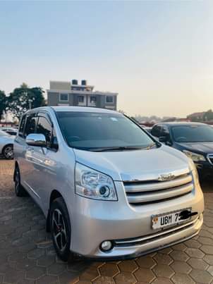 A picture of 2008 Toyota Noah