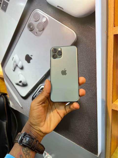 A picture of 11 PRO GB 64 600 000 EXCHANGE NJOO