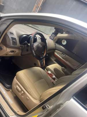 A picture of Lexus RX330