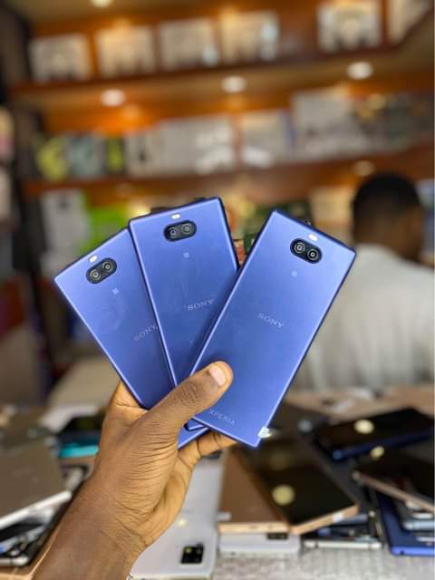 A picture of SONY XPERIA 10... 64GB ROM 4GB RAM.. DUOS line mbili
