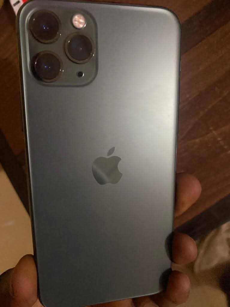 A picture of iPhone 11 pro 256gb