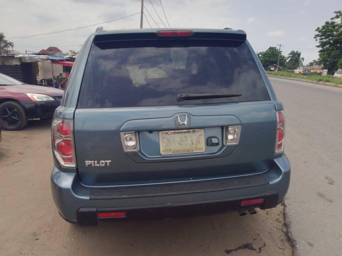 A picture of HONDA PILOT 06 MODEL 3SEAT ROLL FIRST BODY BAKED