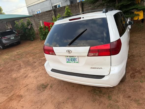A picture of TOYOTA SIENNA