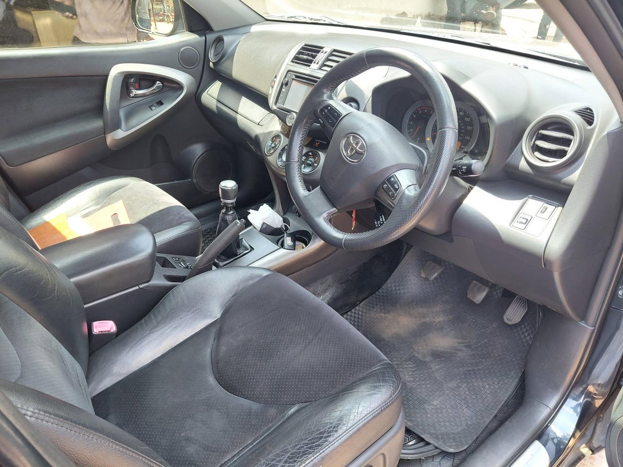 A picture of Rav4 UK with Diesel Manual 240speed 50m 0759700430