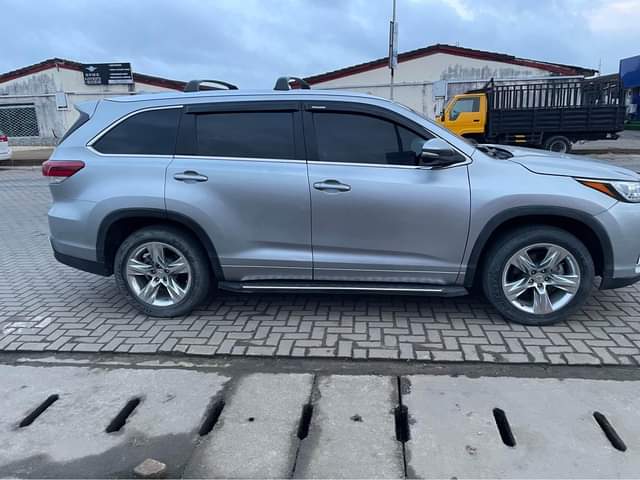 A picture of Toyota Highlander 2015