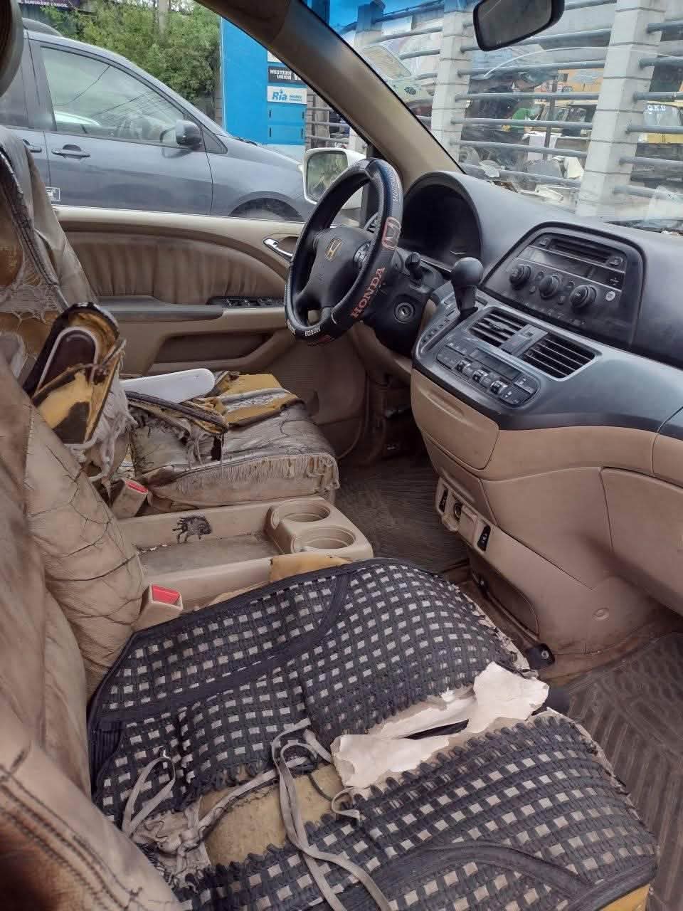 A picture of 2005 Honda odyssey
