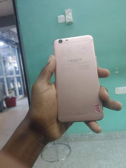 A picture of OPPO F1S