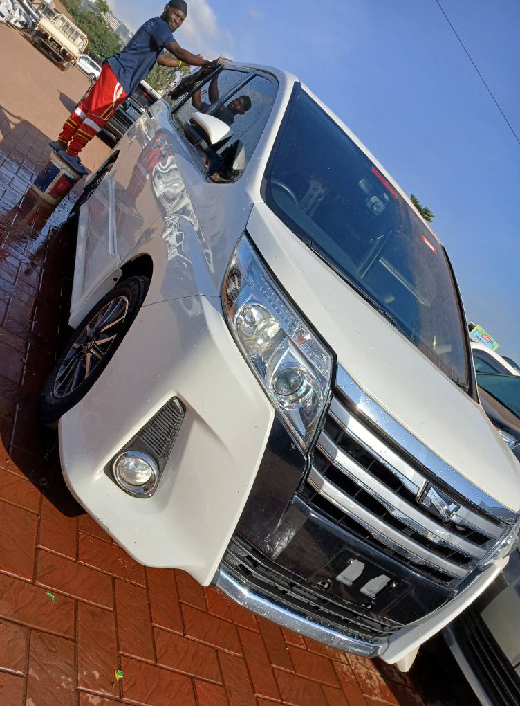 A picture of Toyota Noah 2016 on sale 58million slightly negotiable or whatsapp