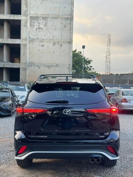 A picture of 2021 Toyota highlander XSE 2021