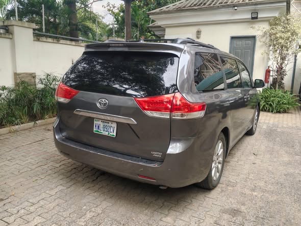 A picture of Clean Used 2012 Toyota Sienna
