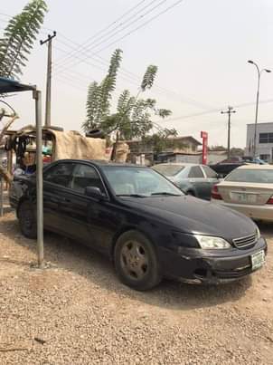 A picture of Lexus es 300 Year 2000