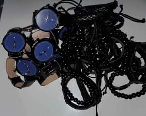 A picture of Wholesale price 8 pieces Watch and bracelets set 250k with