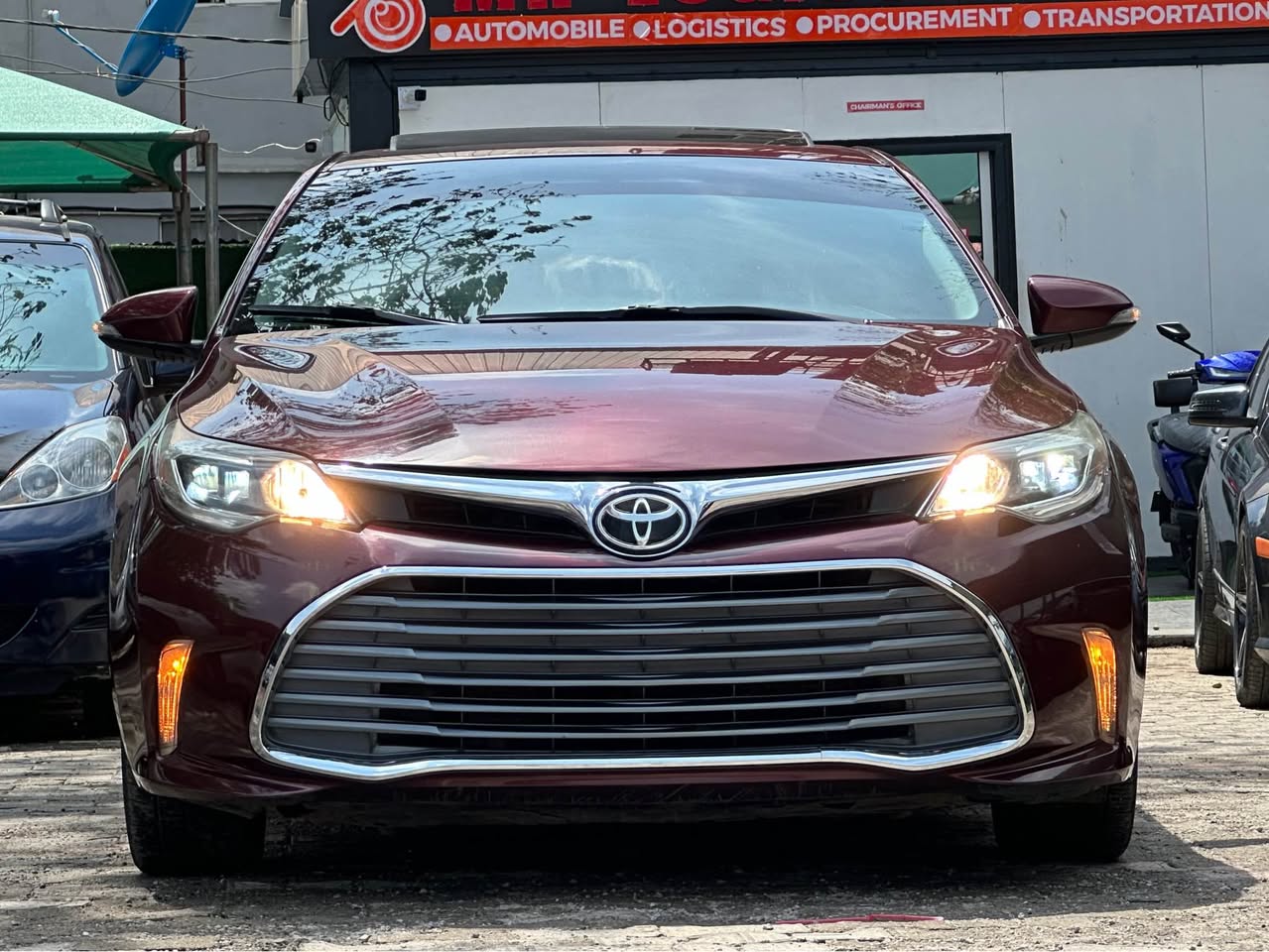 A picture of Direct Belgium 2016 Toyota Avalon XLE full options for sale