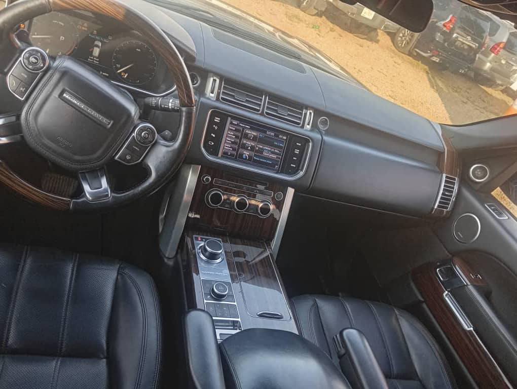 A picture of REGISTERED RANGE ROVER VOGUE HSE