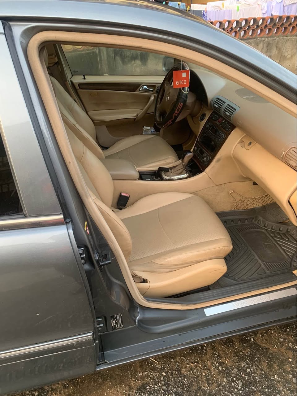 A picture of Mercedes Benz