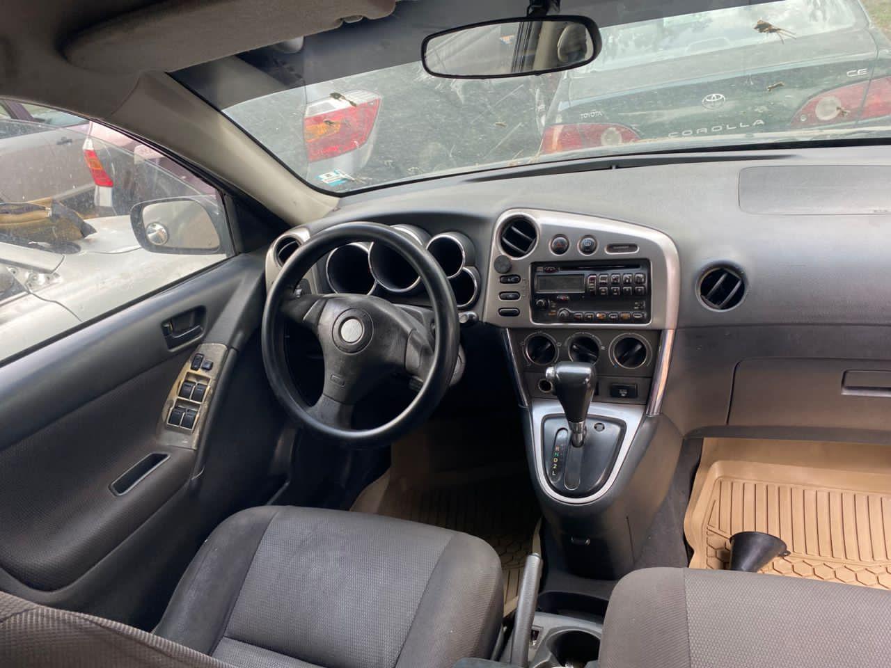 A picture of TOYOTA PONTIAC VIBE 2005