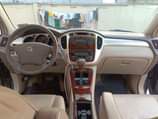 A picture of  few months drive 2005 Toyota Highlander limited 3rowl leather